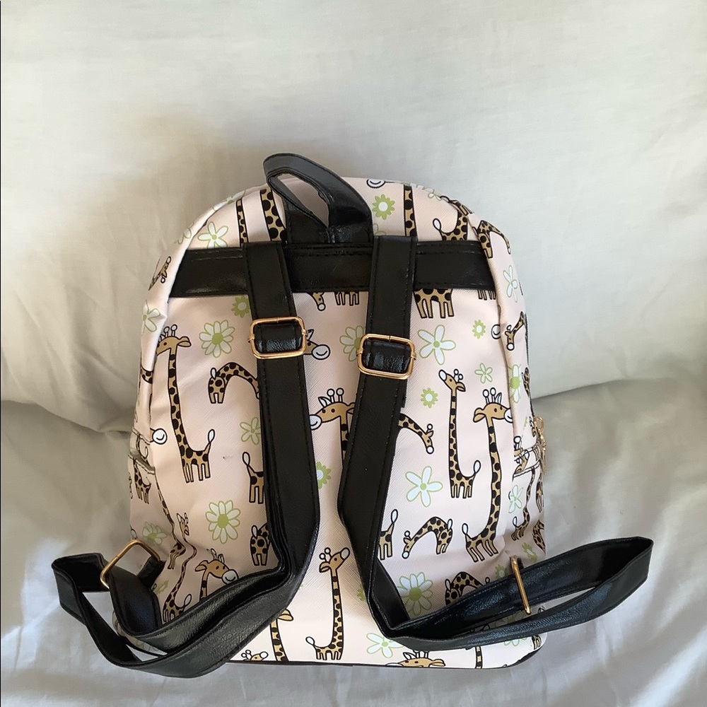 💥HP 💥 🆕 BEIGE GIRAFFE  MINI BACKPACK GIFT 🦒 - Picture 4 of 8
